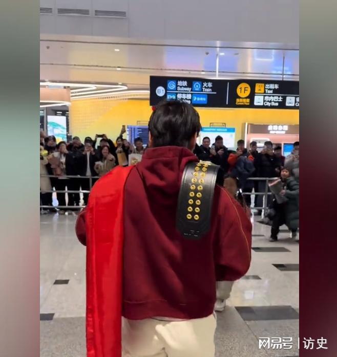 的细节苏亚雷斯的丈夫也在台下还向她使眼色尊龙凯时人生就是搏平台张伟丽分享比赛时(图10)