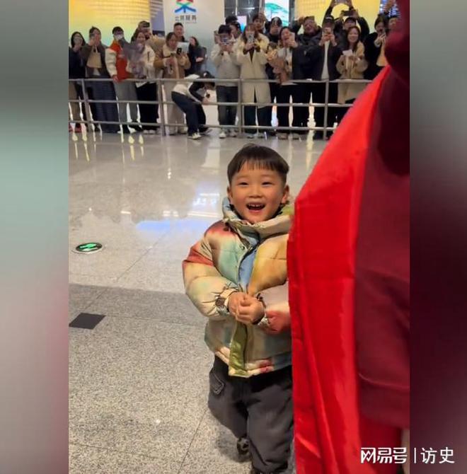的细节苏亚雷斯的丈夫也在台下还向她使眼色尊龙凯时人生就是搏平台张伟丽分享比赛时(图16)