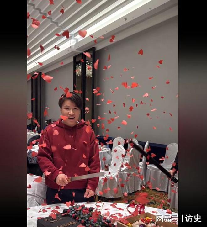的细节苏亚雷斯的丈夫也在台下还向她使眼色尊龙凯时人生就是搏平台张伟丽分享比赛时(图18)