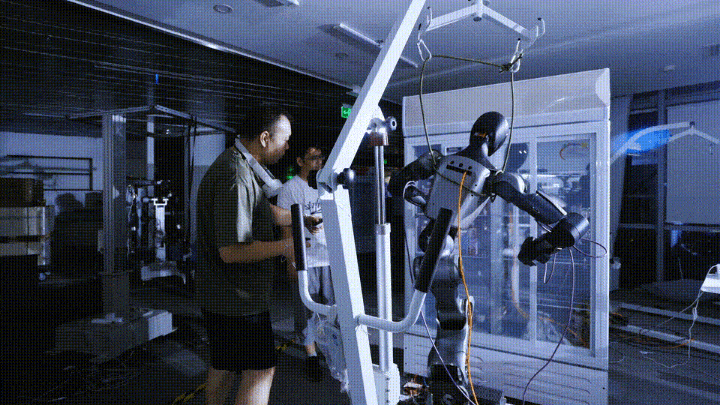 !机器人Moz1卷入办公室全力冲刺万亿赛道尊龙凯时网站具身智能猛将再狂揽近6亿融资(图7) !机器人Moz1卷入办公室全力冲刺万亿赛道尊龙凯时网站具身智能猛将再狂揽近6亿融资(图7)